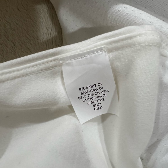 GAP Fit T-back Sports Bra - Picture 3 of 4